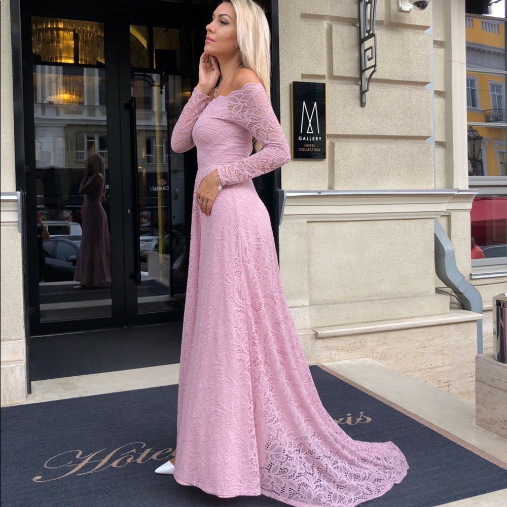❗️NEW❗️Long Train Blush Wedding Dress